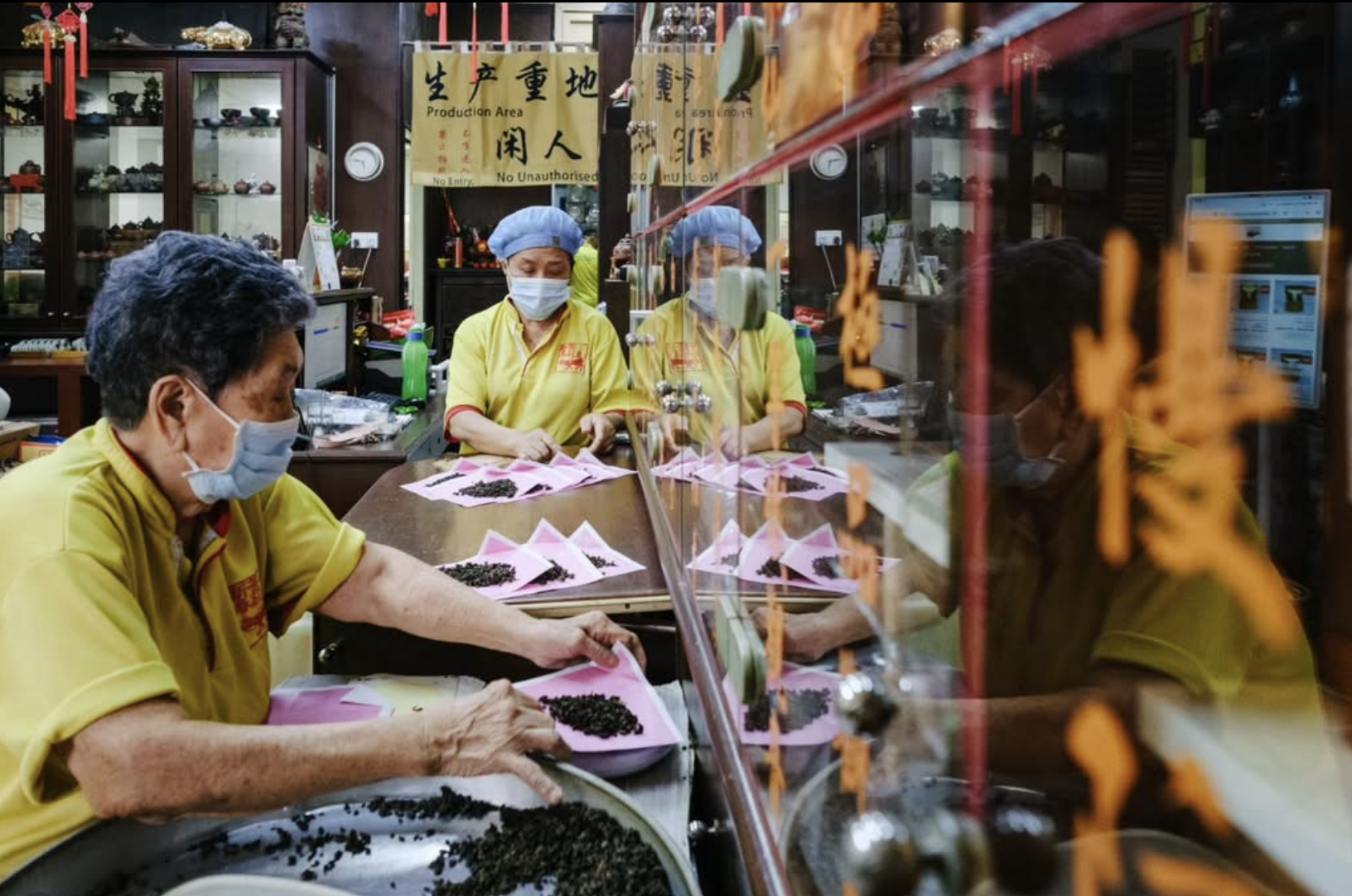 pek-sin-choon-tea-being-wrapped.png